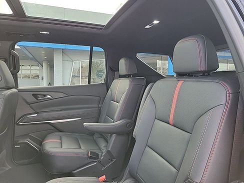 Used 2025 Chevrolet Traverse RS image 17