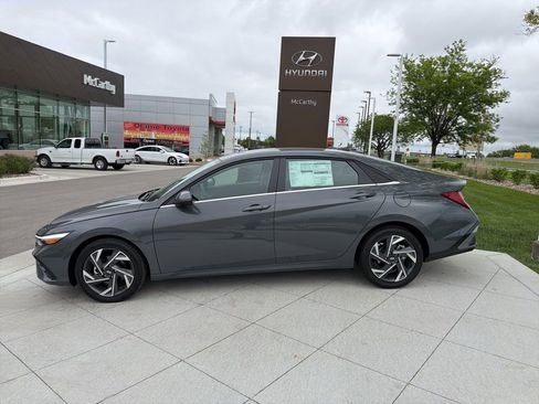 New 2026 Hyundai Elantra Limited FWD image 2