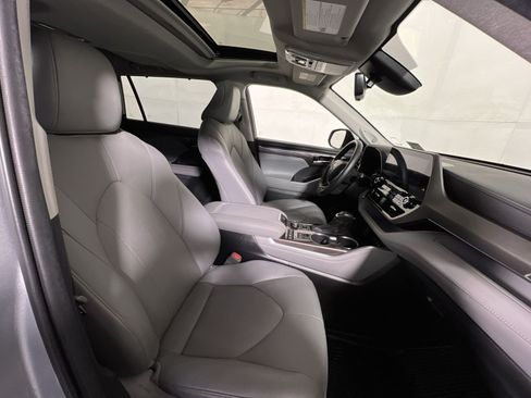 Used 2021 Toyota Highlander Limited AWD/4WD image 28