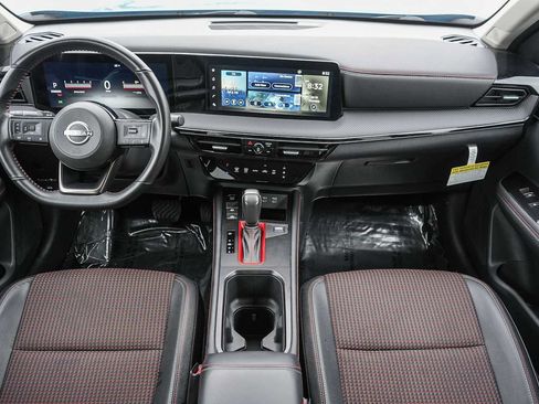 Used 2025 Nissan Kicks SR FWD image 12