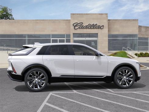 New 2025 Cadillac Lyriq Luxury image 5