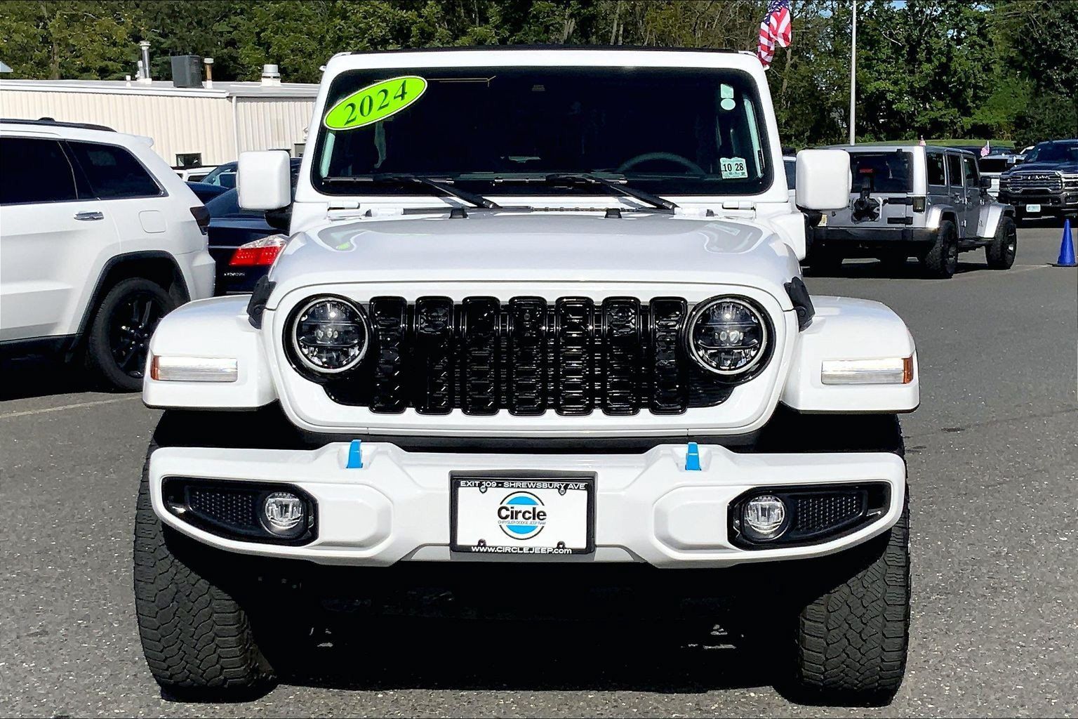 Used 2024 Jeep Wrangler High Altitude AWD/4WD image 3