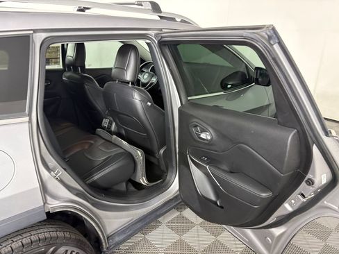 Used 2021 Jeep Cherokee Latitude Lux w/ Comfort/Convenience Group AWD/4WD image 32