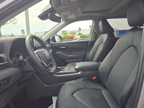 Certified 2025 Toyota Highlander XLE FWD image 22