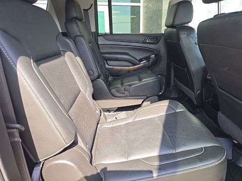 Used 2020 Chevrolet Suburban Premier w/ Premier 6.2L Value Package image 30