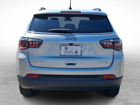 Used 2024 Jeep Compass Latitude AWD/4WD image 4