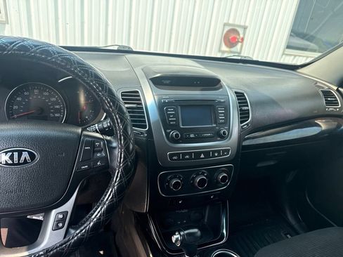 Used 2014 Kia Sorento LX AWD/4WD image 16