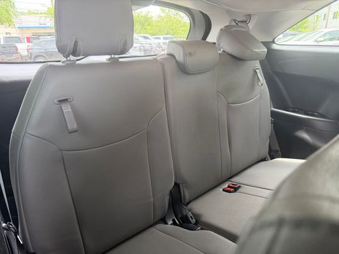 Used 2025 Toyota Sienna XLE FWD image 9