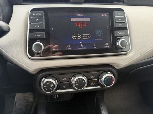 Used 2021 Nissan Versa SV image 9