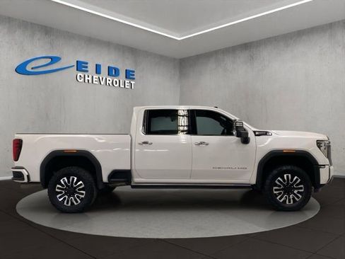 Used 2024 GMC Sierra 3500 Denali Ultimate AWD/4WD image 2
