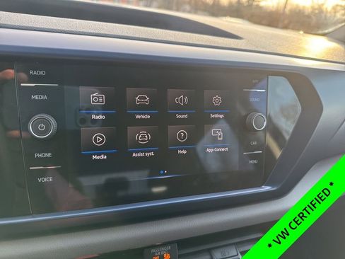 Used 2022 Volkswagen Taos SE image 18