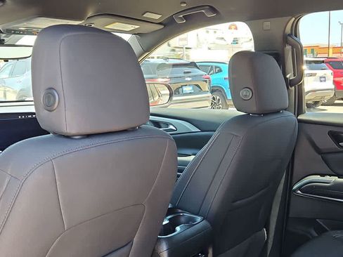 Used 2026 Chevrolet Traverse LT w/ Driver Confidence Package FWD image 14