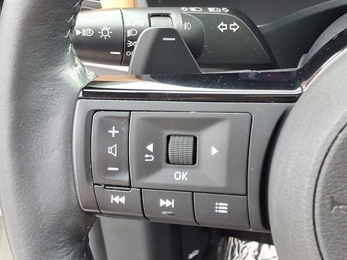 Used 2022 Nissan Rogue Platinum w/ Head-Up Display Package image 23