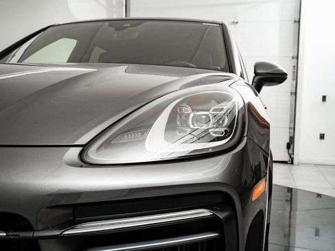 Certified 2022 Porsche Cayenne E-Hybrid w/ Premium Package image 15