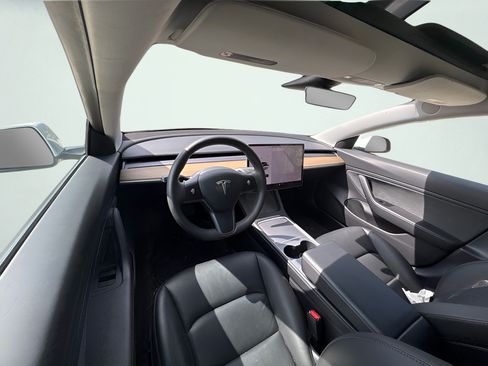 Used 2021 Tesla Model 3 Standard Range Plus RWD image 2
