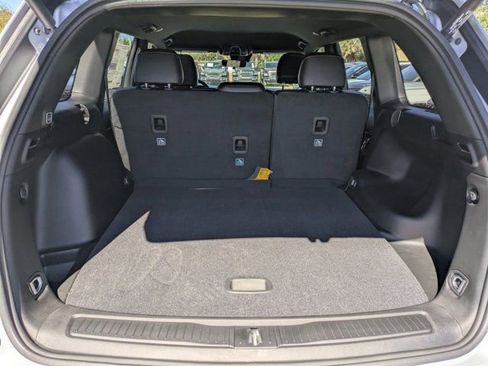 New 2025 Jeep Grand Cherokee Altitude image 11