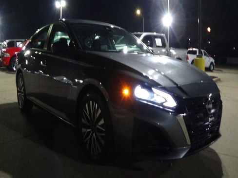 Used 2024 Nissan Altima 2.5 SV image 4