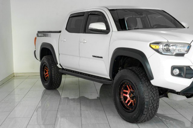 Used 2018 Toyota Tacoma TRD Off-Road w/ Technology Package AWD/4WD image 69