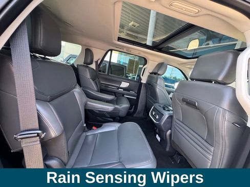 Used 2025 Ford Expedition Active AWD/4WD image 31