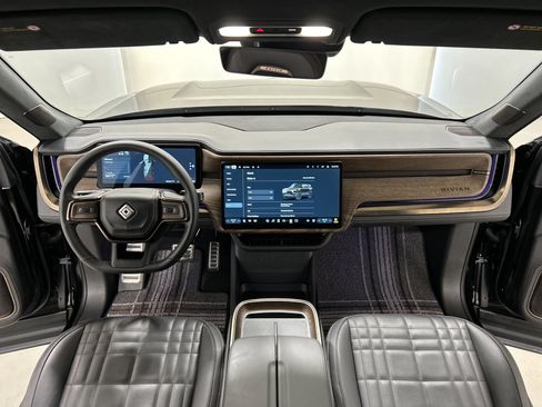 Used 2025 Rivian R1S Premium image 27