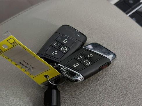 Used 2021 Volkswagen Atlas SEL R-Line FWD image 22