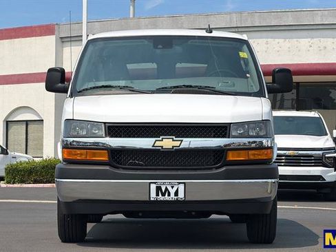 Used 2025 Chevrolet Express 2500 LT w/ LT Preferred Equipment Group RWD image 9