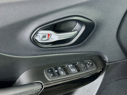 Used 2023 Jeep Cherokee Altitude Lux image 15