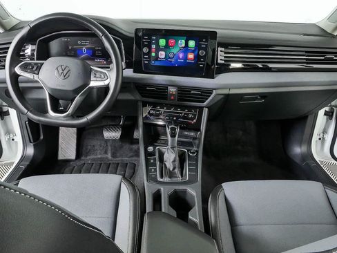 Certified 2025 Volkswagen Jetta SE FWD image 17