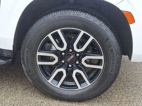 Used 2023 GMC Yukon AT4 image 8