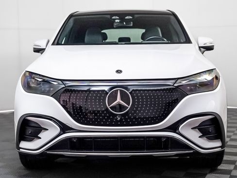 Certified 2023 Mercedes-Benz EQE 500 4MATIC SUV w/ Exclusive Trim Package image 8