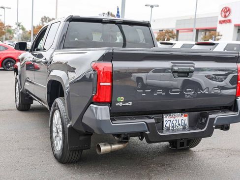 Certified 2025 Toyota Tacoma SR5 AWD/4WD image 21