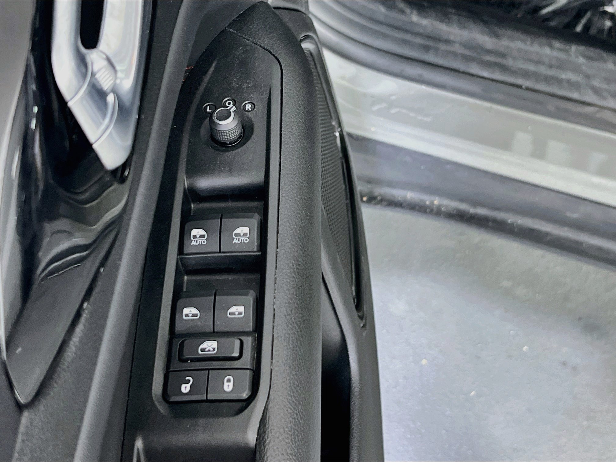 Used 2022 Jeep Compass Trailhawk w/ Trailhawk Convenience Group AWD/4WD image 17