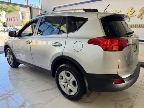 Used 2015 Toyota RAV4 LE AWD/4WD image 5