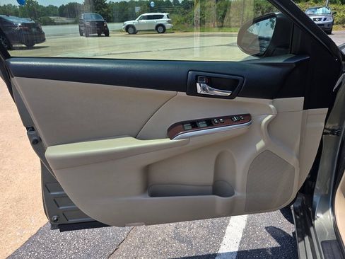 Used 2012 Toyota Camry XLE w/ Leather Pkg FWD image 14