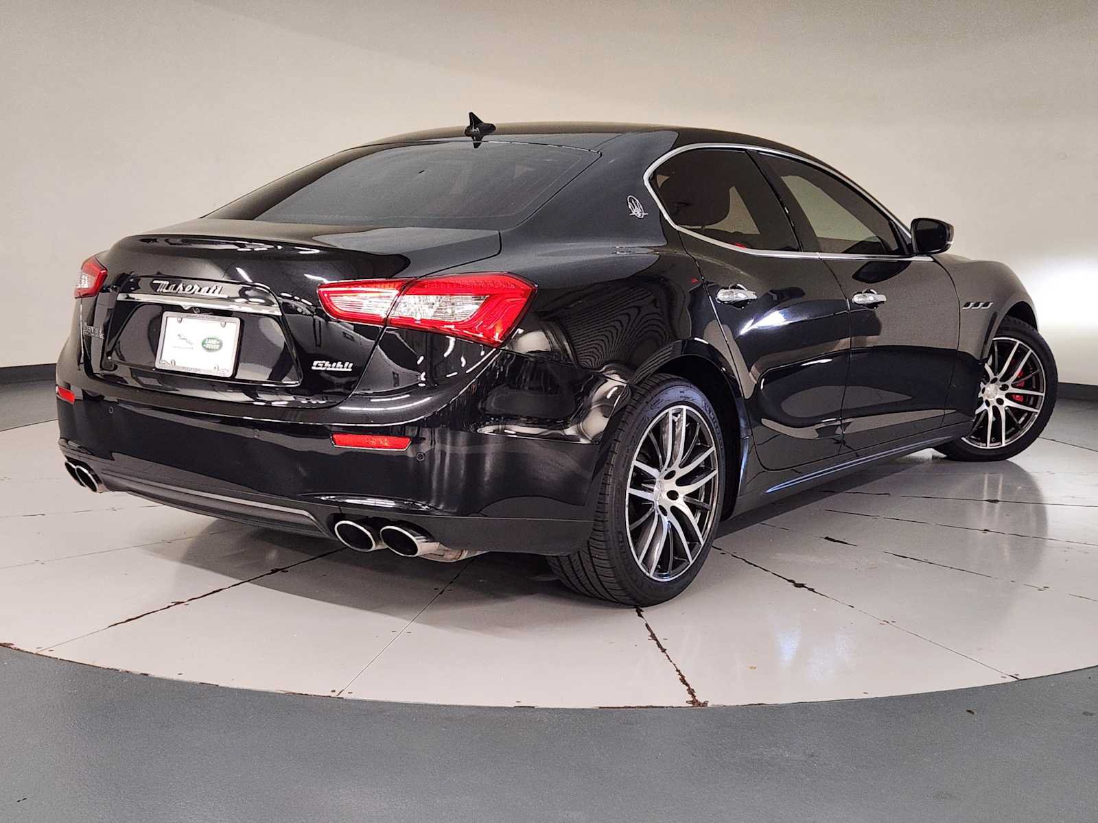 Used 2017 Maserati Ghibli RWD image 2