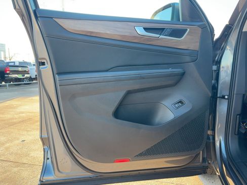 Used 2024 Volkswagen Atlas SE image 14