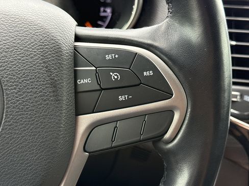 Used 2021 Jeep Grand Cherokee Laredo X AWD/4WD image 25