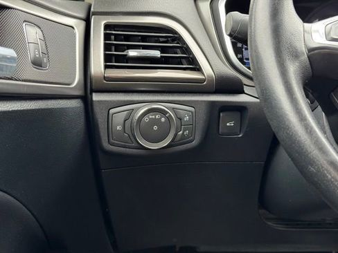 Used 2017 Ford Fusion SE w/ Fusion SE Technology Package FWD image 29