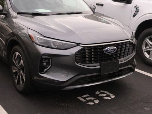 Used 2023 Ford Escape Platinum w/ Premium Technology Package image 2