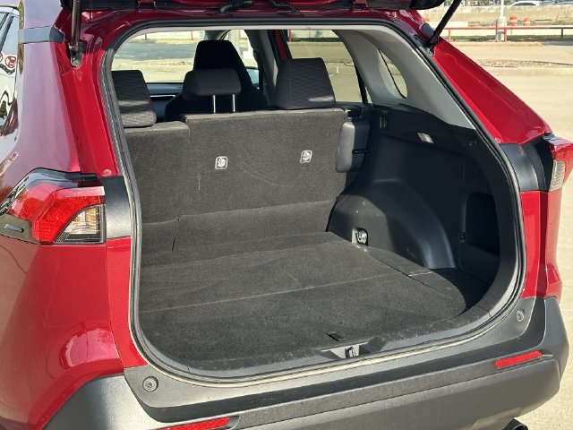 Used 2025 Toyota RAV4 LE FWD image 27