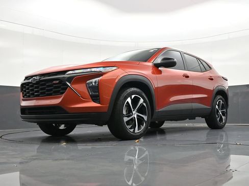 Used 2024 Chevrolet Trax RS w/ Driver Confidence Package image 28