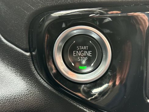 Used 2025 Chevrolet Silverado 1500 LT image 37