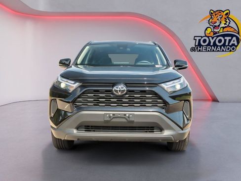 Used 2025 Toyota RAV4 XLE AWD/4WD image 2