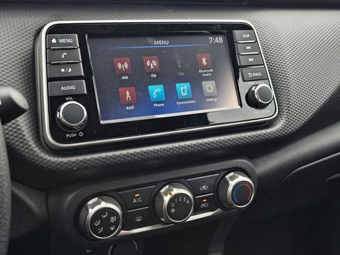 New 2025 Nissan Kicks Play S image 8