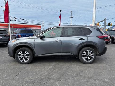 Used 2022 Nissan Rogue SV image 4