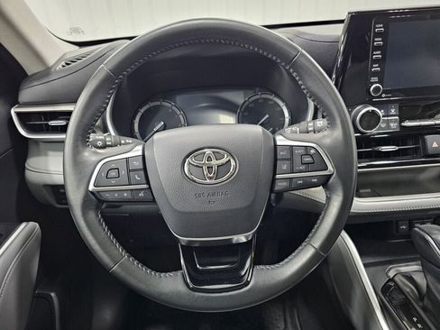 Used 2021 Toyota Highlander XLE image 16