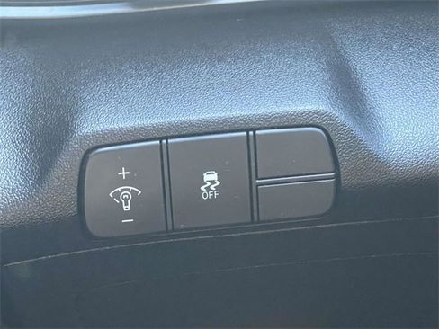 Certified 2025 Hyundai Elantra Sport image 25