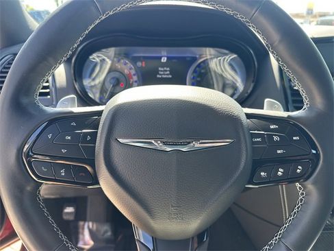 Used 2023 Chrysler 300 C image 40
