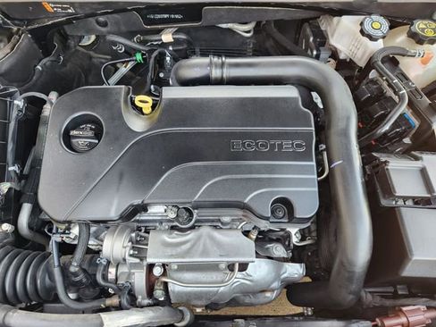 Used 2023 Chevrolet Malibu LT FWD image 33