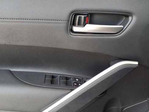 Used 2023 Toyota Corolla Cross XLE FWD image 33